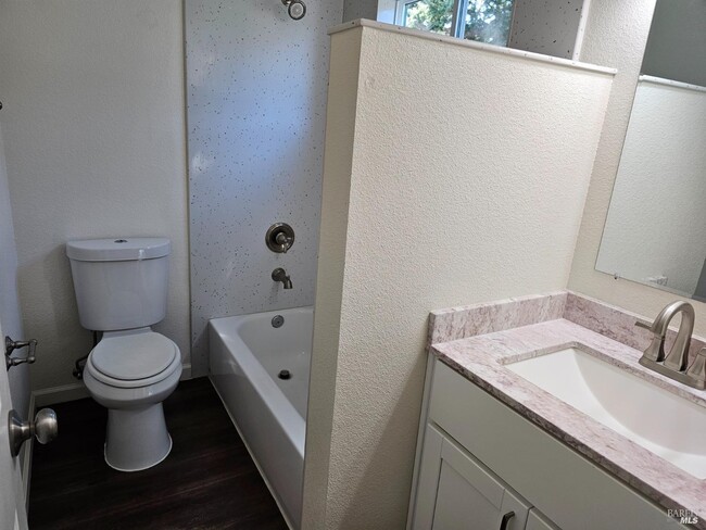 Photo - 2060 Wilkins Ave Unit 14