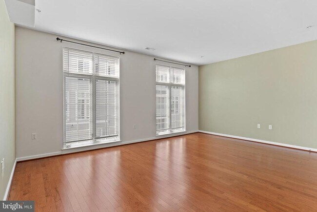 Photo - 3030 Meridian Cmns