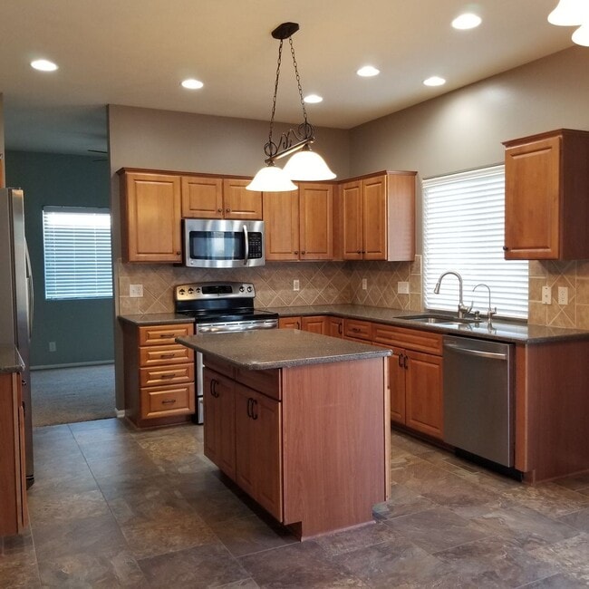 Photo - 4 Bedroom Millard Home!