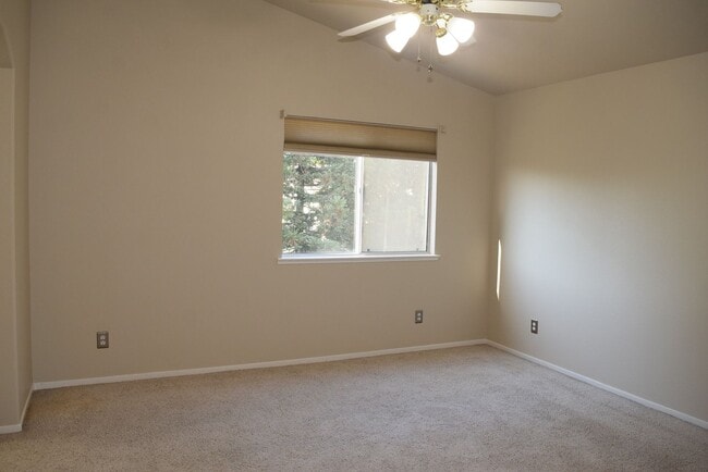 Photo - 1608 Poppy Cir