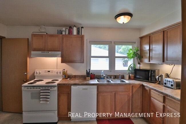 Photo - Spacious 1 bedroom 1 bathroom in a great n...