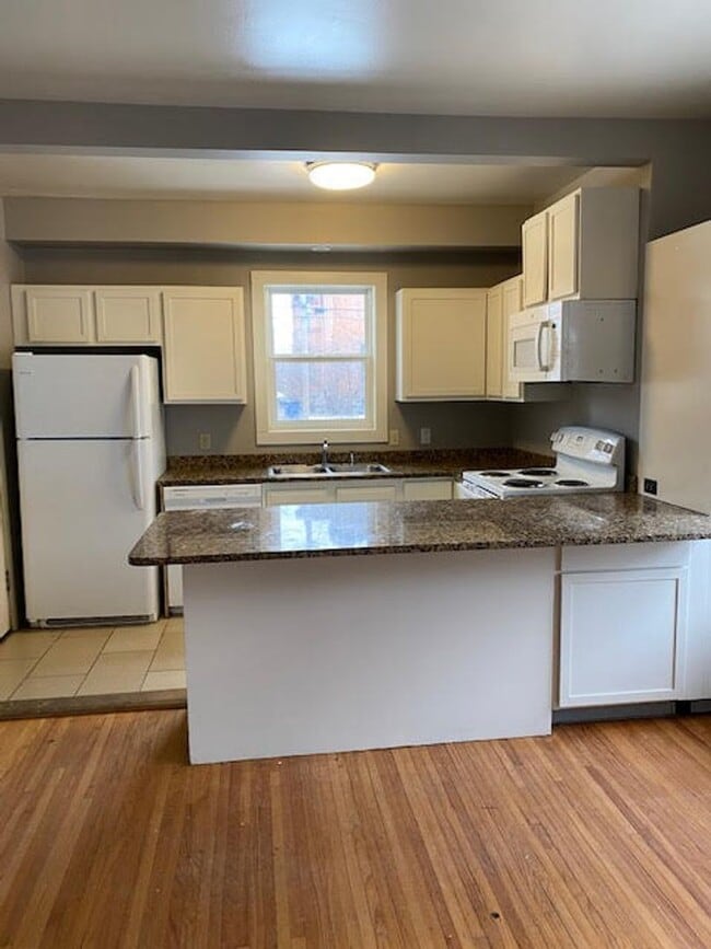 Photo - 4 bedroom house in St. Cloud