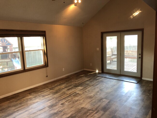 Photo - 229 Deerfield Ln