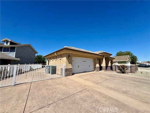 13880 Evergreen Ln