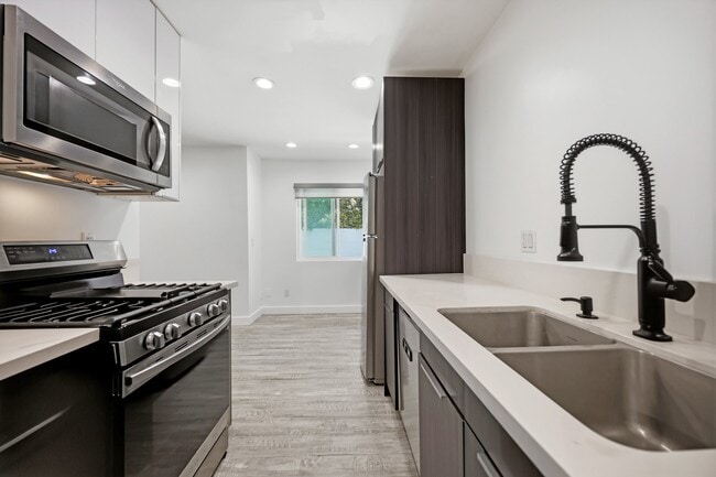 Photo - 2561 W Ave 30 Unit 5