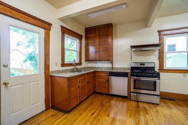 Photo - 225 Lennox Ave