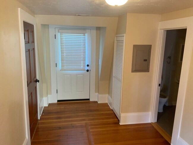 1006 W 12th Alley