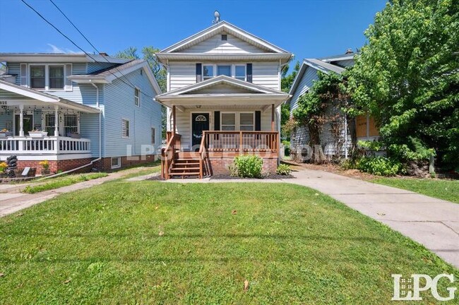 Building Photo - 3627 Burton Ave Rental