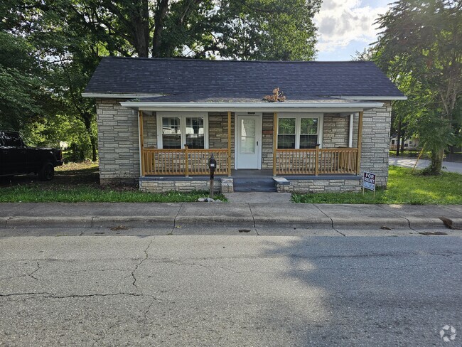 Building Photo - 203 S Fieldcrest Rd Rental