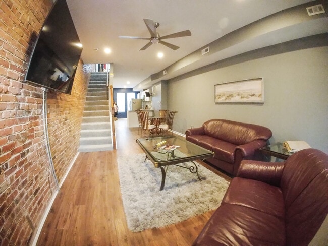 Photo - 819 N Montford Ave