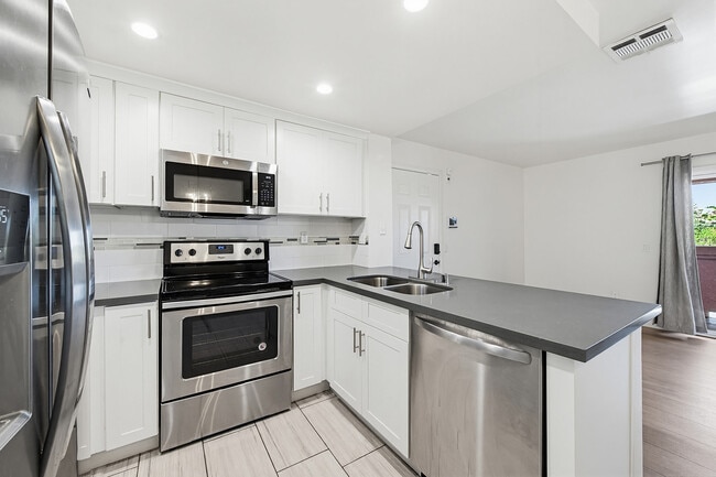 Photo - 4810 S La Brea Ave Unit 210