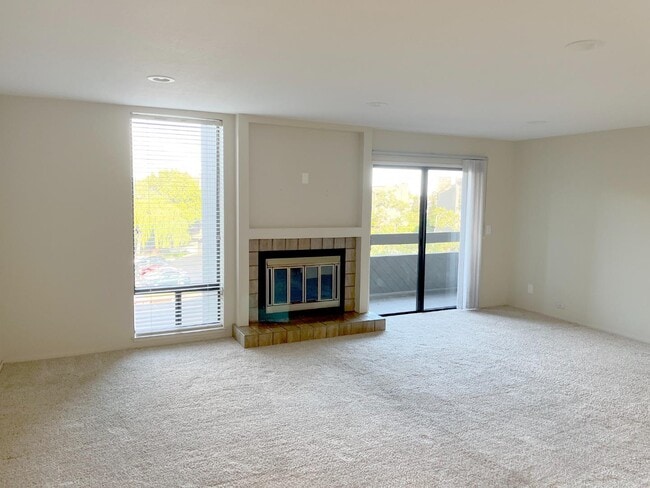 Photo - 815 Sea Spray Ln