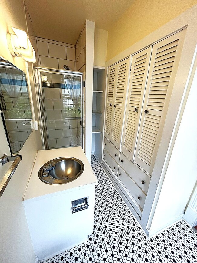 Building Photo - 46 N Prospect St Unit 46 North Prospect Street #4