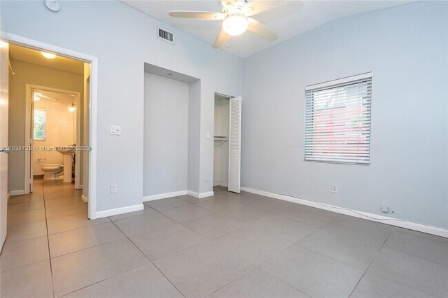 Photo - 330 NE 86th St