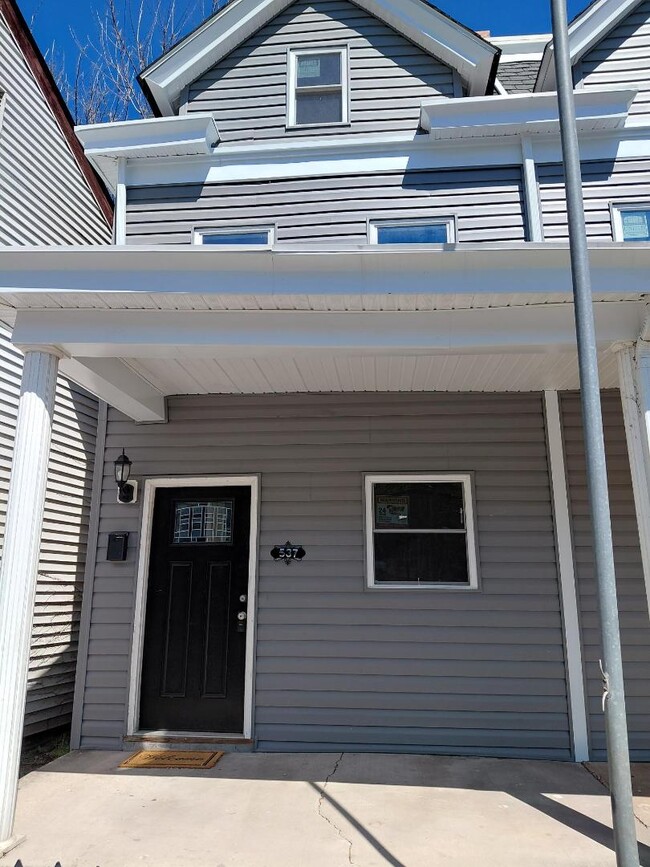 Photo - 537 N Mechanic St