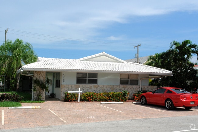 Building Photo - 4236-4238 Sea Grape Dr