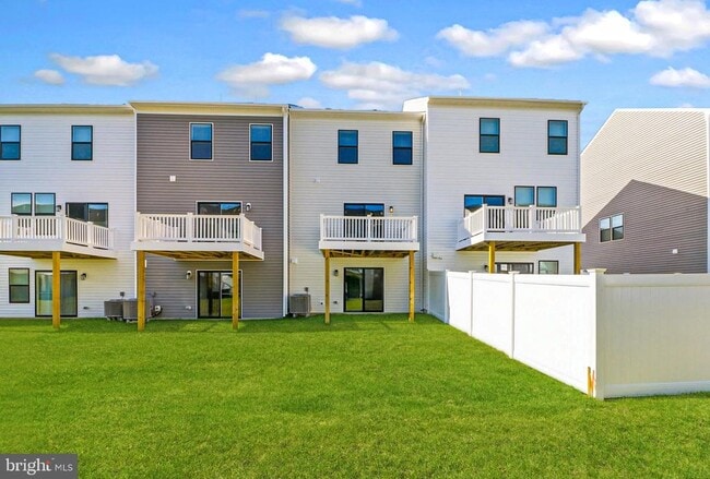 Photo - 466 Still Feather Ave