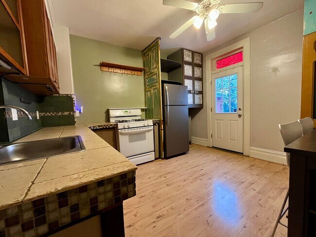 Photo - 917 W Turner St Unit 917 W Turner Apt 2