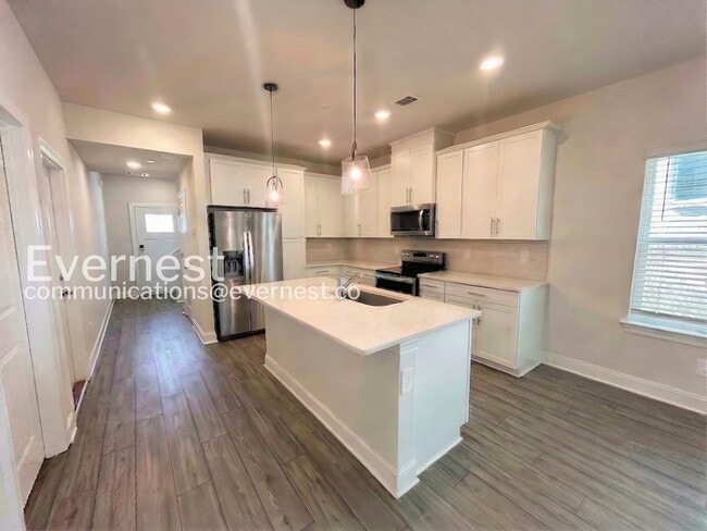 Photo - 204 Douglas Bend Rd