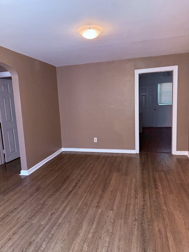 Building Photo - 1868 Park Blvd Unit A