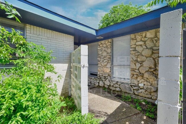 Photo - 4913 Westlake Dr