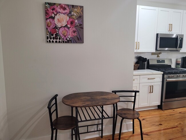 dining room - 2821 Dryades St Unit 2819