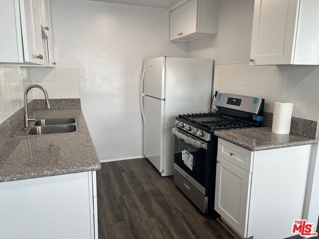 Photo - 2023 Reservoir St