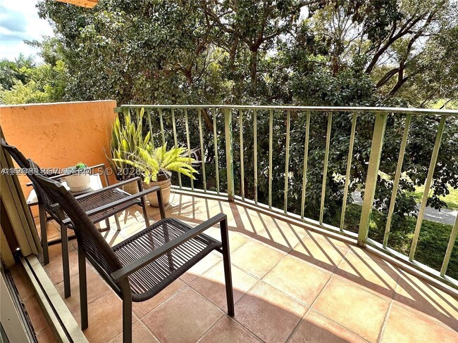 Building Photo - 9360 Fontainebleau Blvd Unit 612