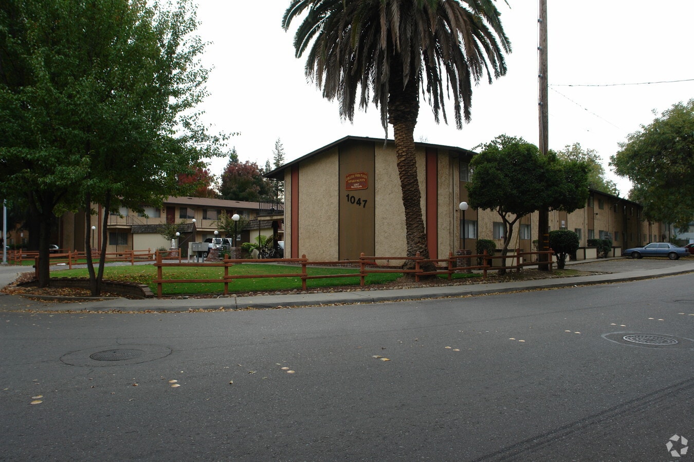 College Park Plaza Apartments - College Park Plaza Apartments