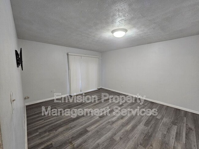 Photo - 966 Pine Hollow Rd