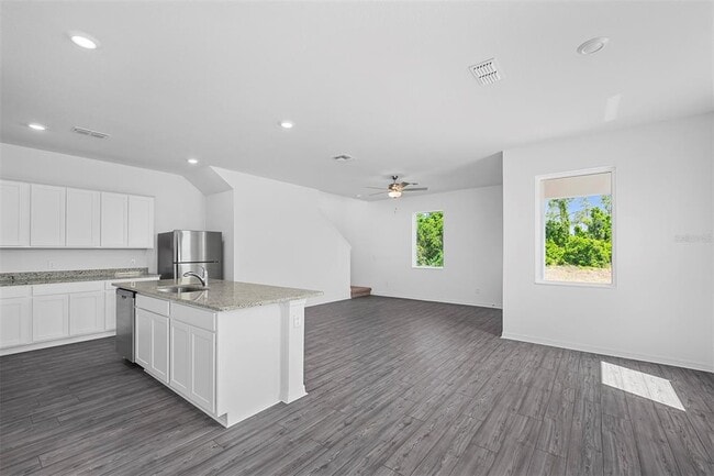 552 Bay Leaf Dr