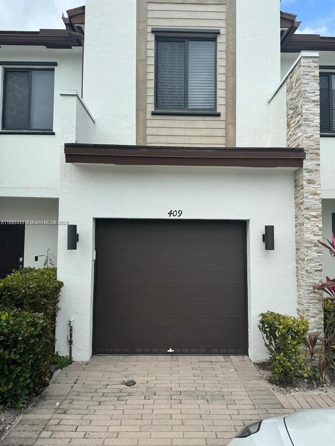 Photo - 409 NE 208th Terrace