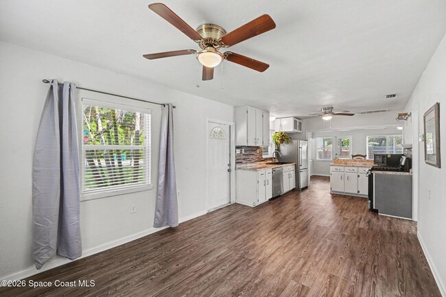 Photo - 1276 Gary Dr