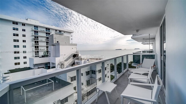 Building Photo - 2401 Collins Ave Unit 1410 Rental
