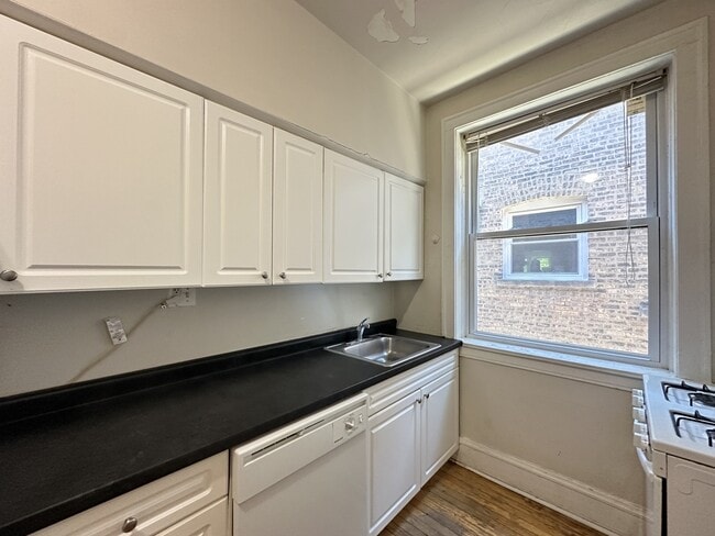 Photo - 329 Kedzie St Unit 3