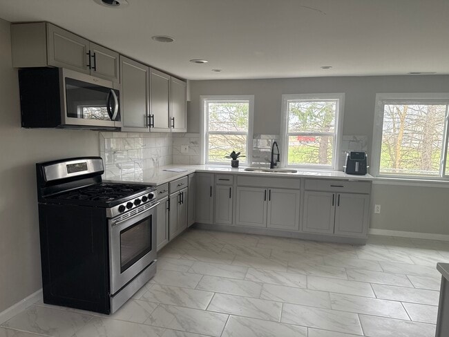 kitchen - 403 Palomino Ct Unit SingleFamilyHomeRanch