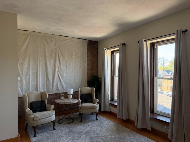 Photo - 287 Gregory St