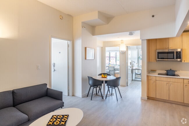 3BR, 2BA - 900SF - Common area