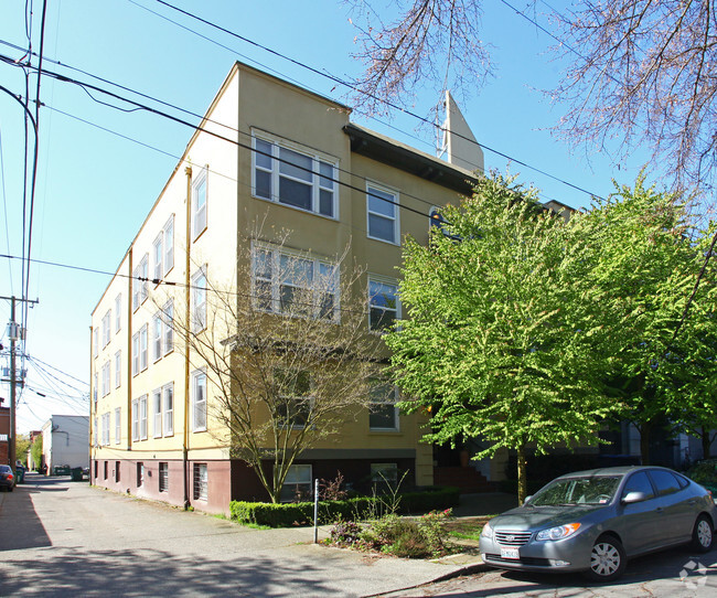 Building Photo - Roxbury Apartments