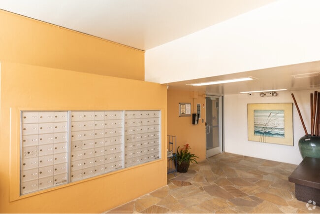 Building Photo - 1050 Kinau St Rental