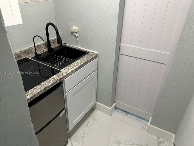 Photo - 4340 SW 24th St Unit 1