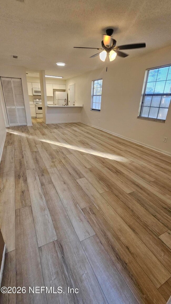 Photo - 820 Orchid St