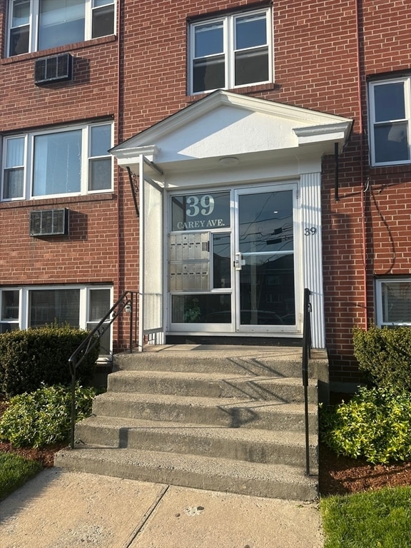 Building Photo - 39 Carey Ave Unit 6