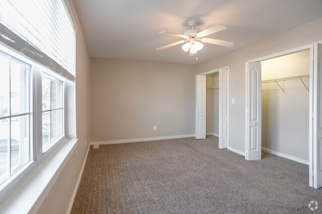 2BR,1.5BA,-1200SF