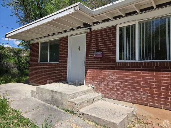 Building Photo - 724 30th St Rental