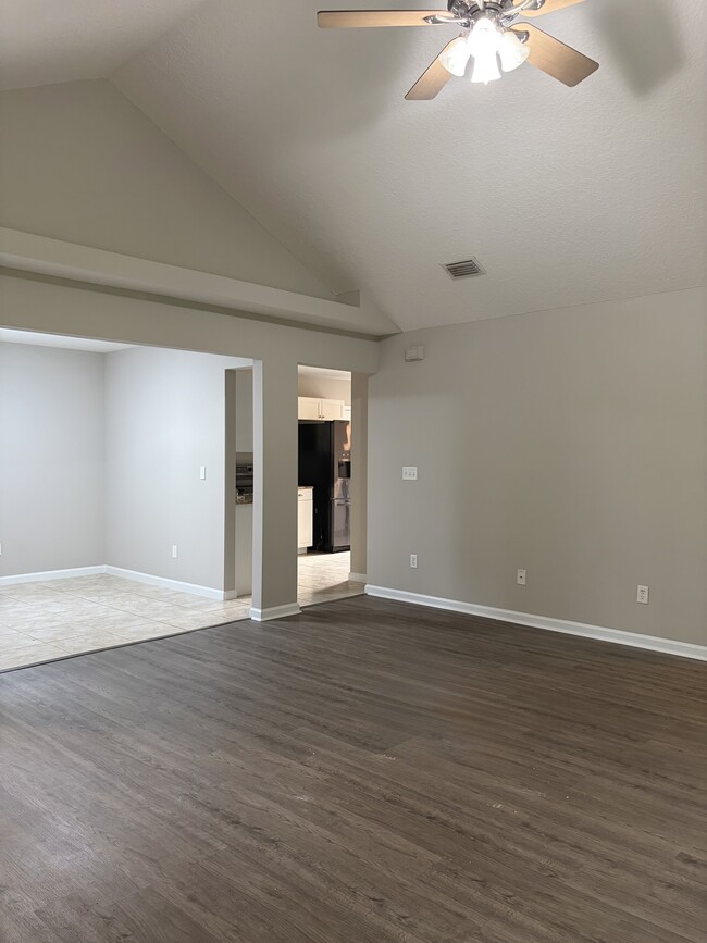 Photo - 4957 Verdis St