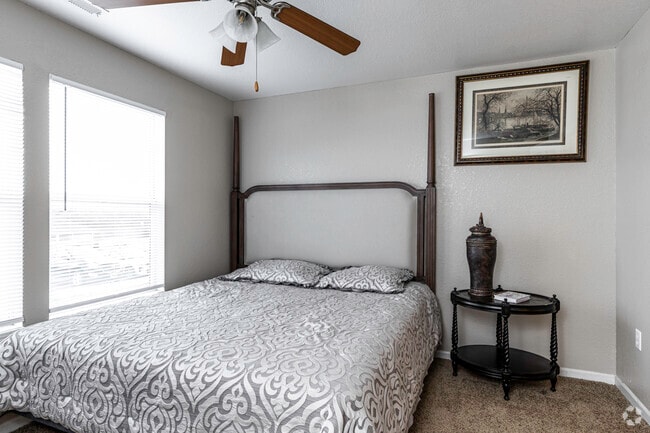3BR, 2BA - 1170SF