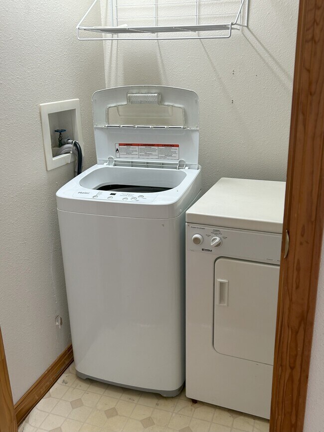 Photo - 836 Stonegate Ct