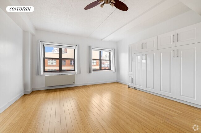 Building Photo - 516 W 47th St Rental