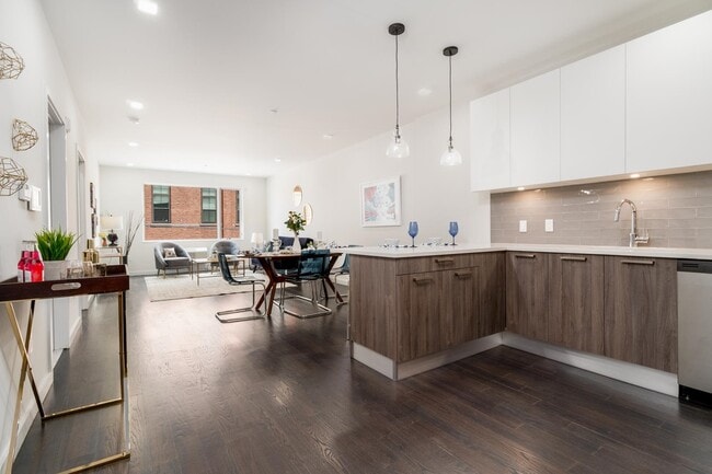 Photo - 6122 HUDSON Ave Unit 3J